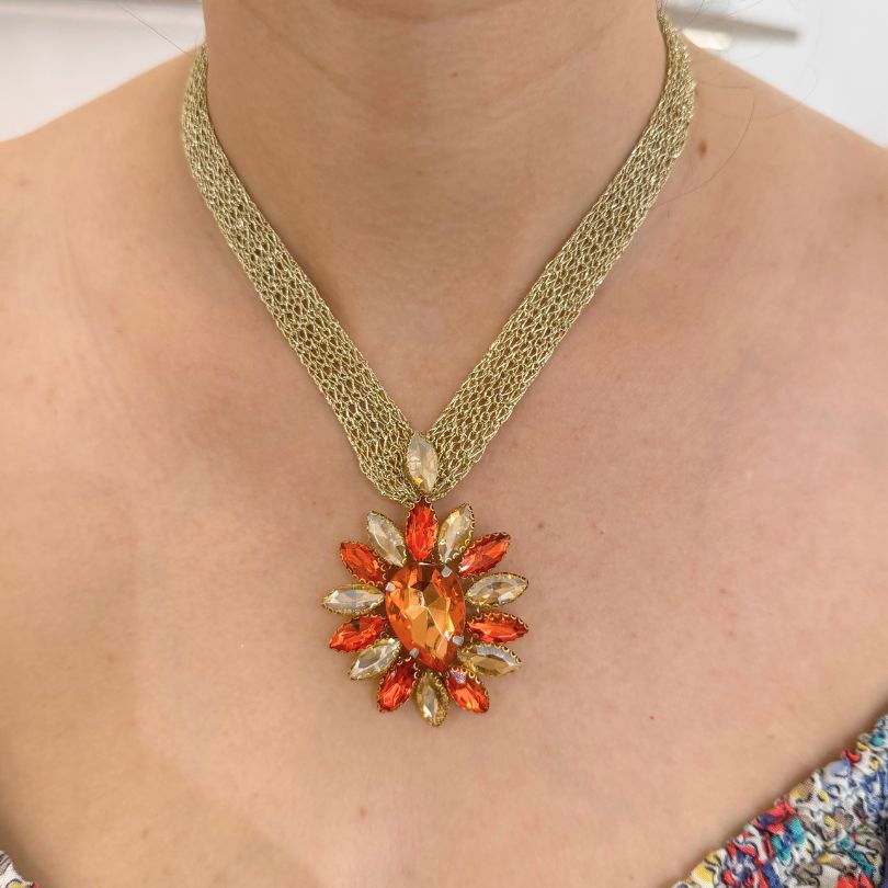 Parure collier et boucles d’oreilles dorée avec cristaux orange