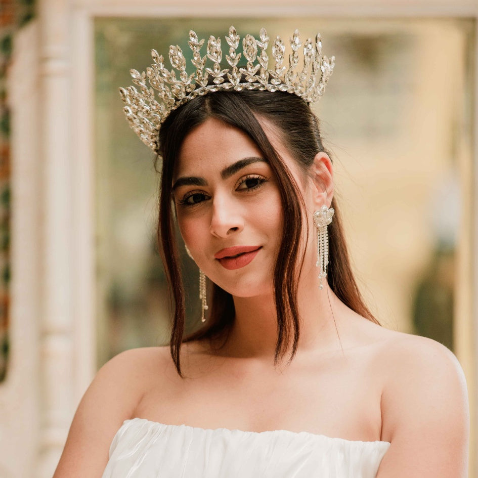 Boucles d'oreilles longues en strass argenté - Bijoux élégants pour femme