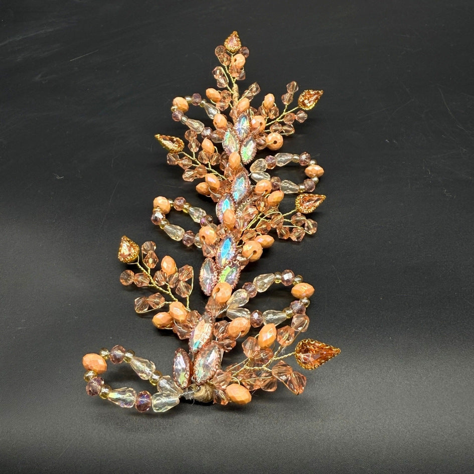 Accessoire cheveux floral perlé fait main avec cristaux et perles couleur corail