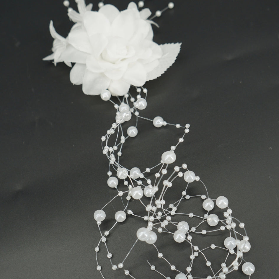 Accessoire cheveux mariage blanc – Fleur en tissu et perles