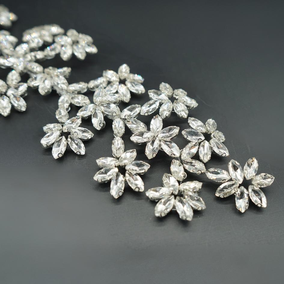 Accessoire de coiffure floral en strass