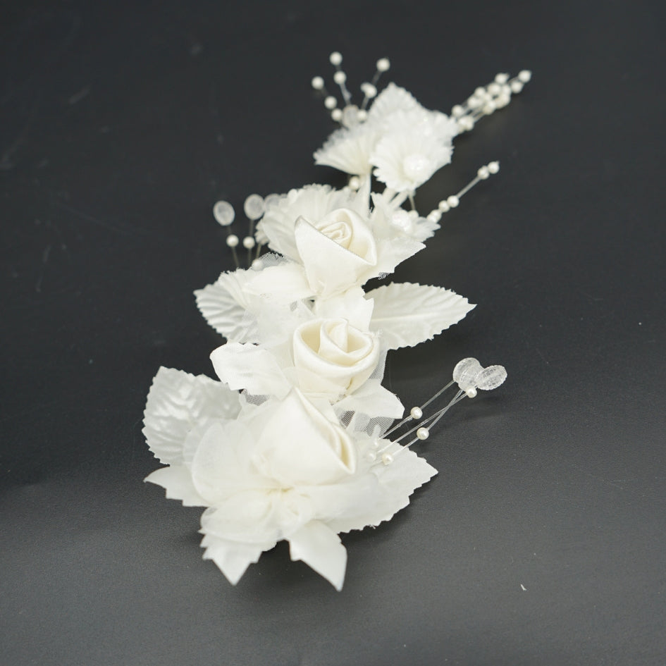 Accessoire mariage blanc élégant – Fleur et perles pour coiffure