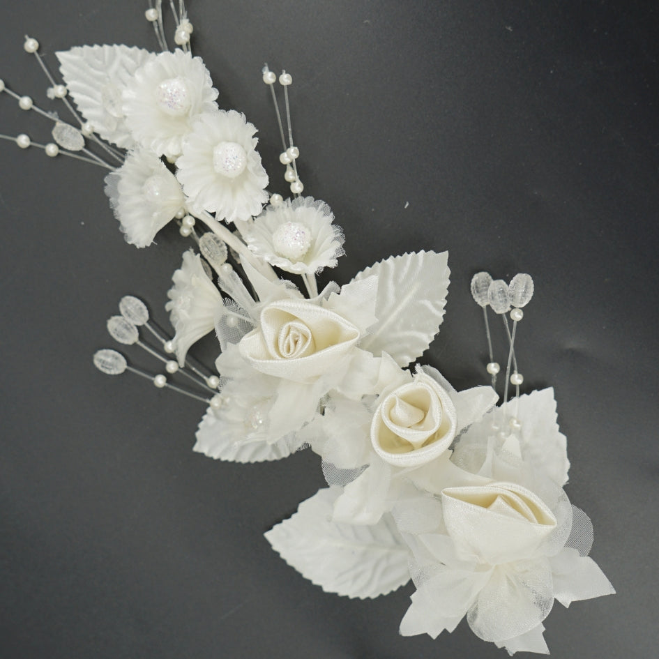 Accessoire mariage blanc élégant – Fleur et perles pour coiffure