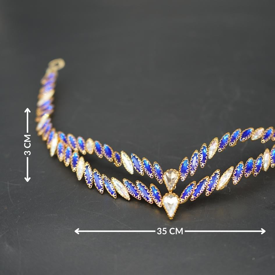 Broche de Mariage Bleu Royal et Doré Style V en Cristaux Artisanale