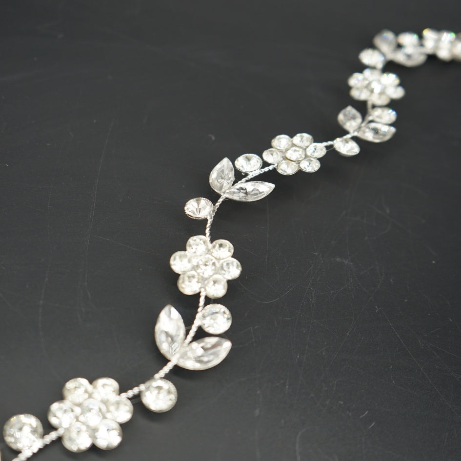 Broche de Mariage Blanche Artisanale à Fleurs et Feuilles