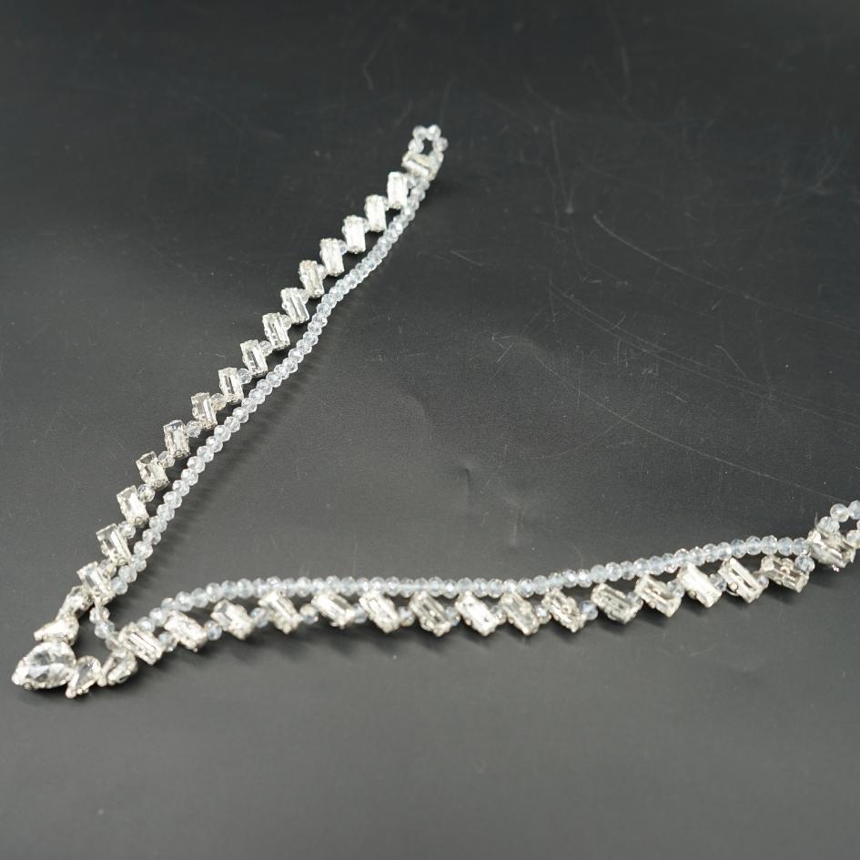 Broche de Mariage Blanche pour Cheveux en Cristaux