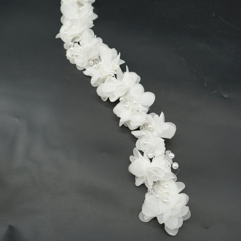 Broche de Mariage Blanche Florale en Tissu Artisanale