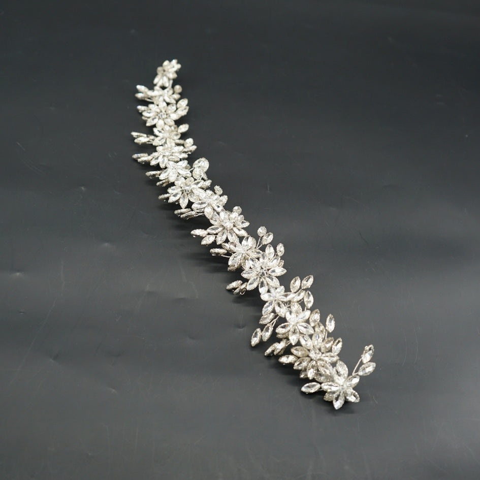 Broche florale argentée mariage élégante