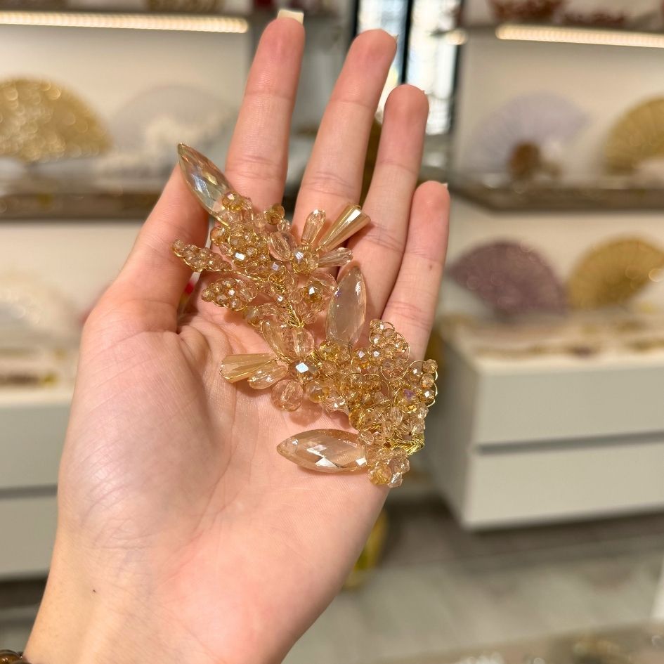 Broche Dorée Cristaux Élégance Florale Femme