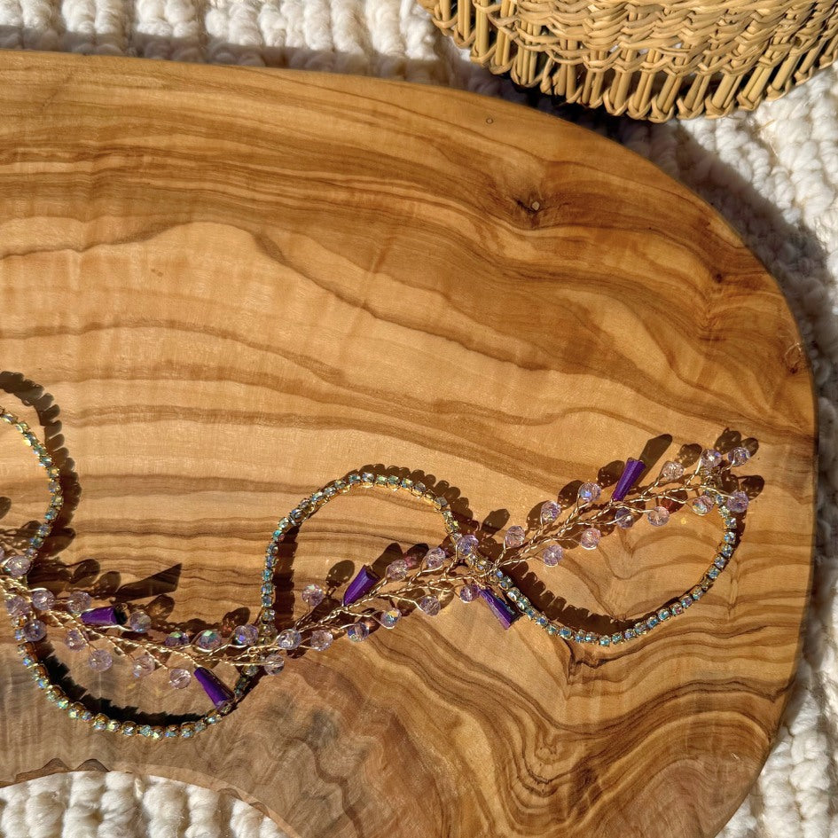 Broche de Mariage Mauve et Dorée Ondulée en Cristaux Artisanale