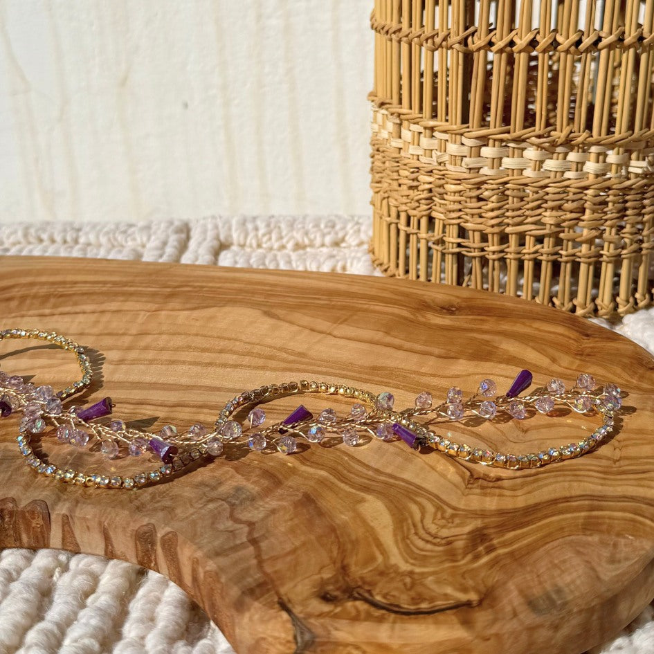 Broche de Mariage Mauve et Dorée Ondulée en Cristaux Artisanale