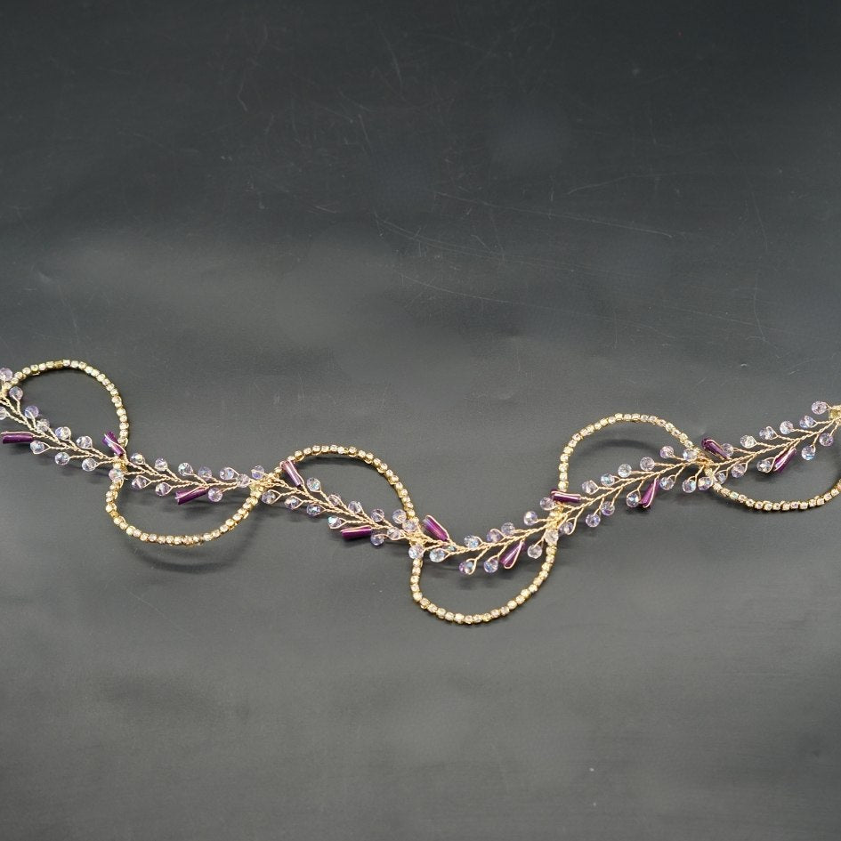 Broche de Mariage Mauve et Dorée Ondulée en Cristaux Artisanale