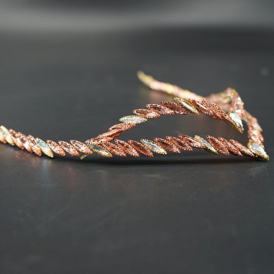 Broche de Mariage Rose Gold Style V en Cristaux Artisanale