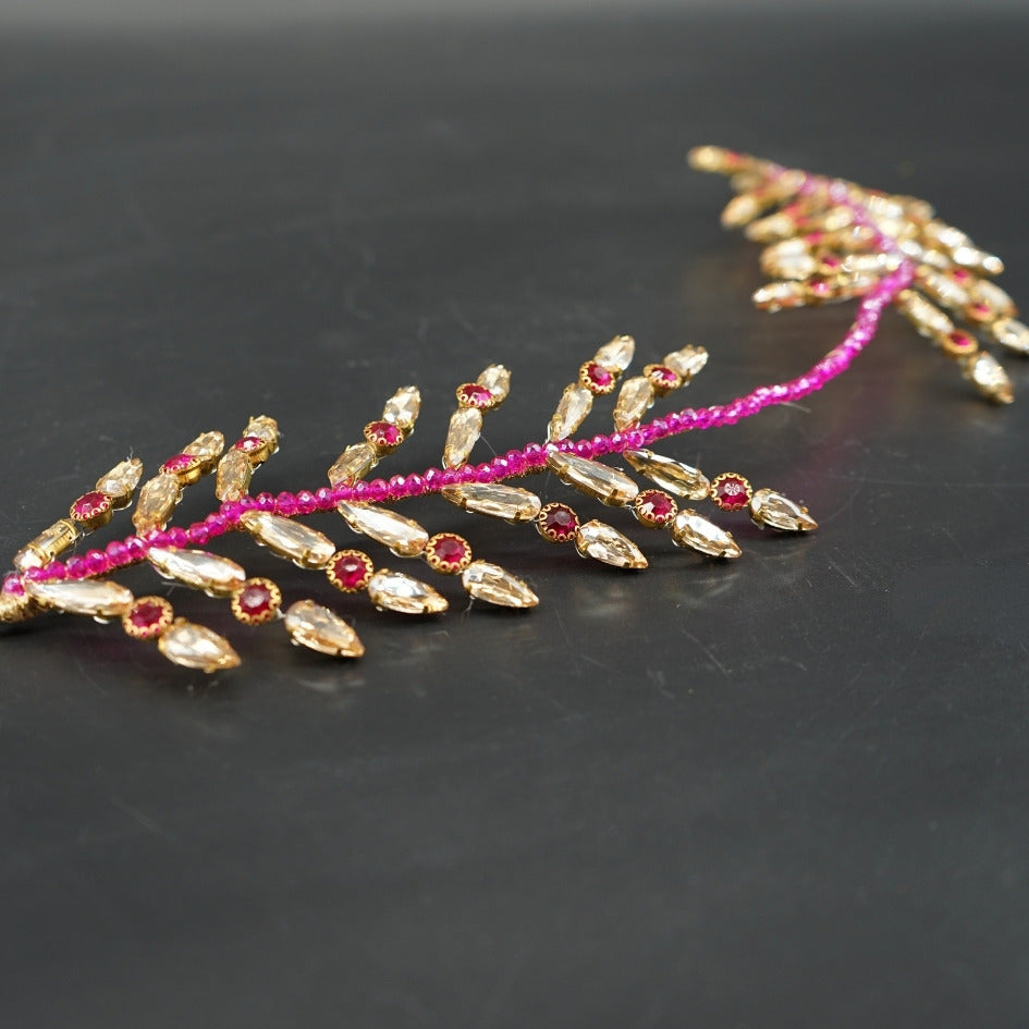 Broche de Mariage Rose Fuchsia et Dorée Feuillage en Cristaux Artisanale