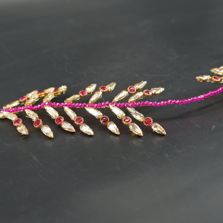 Broche de Mariage Rose Fuchsia et Dorée Feuillage en Cristaux Artisanale