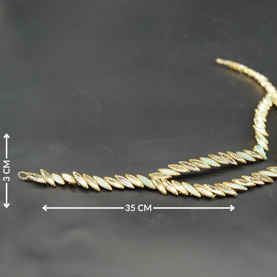 Broche de Mariage Vert Clair et Dorée Style V en Cristaux Artisanale