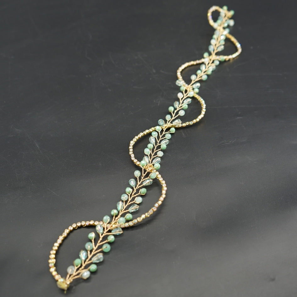 Broche de Mariage Vert Clair Ondulée et Dorée en Cristaux Artisanale