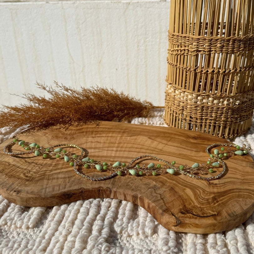 Broche de Mariage Vert Olive Ondulée et Dorée en Cristaux Artisanale