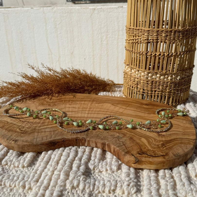 Broche de Mariage Vert Olive Ondulée et Dorée en Cristaux Artisanale