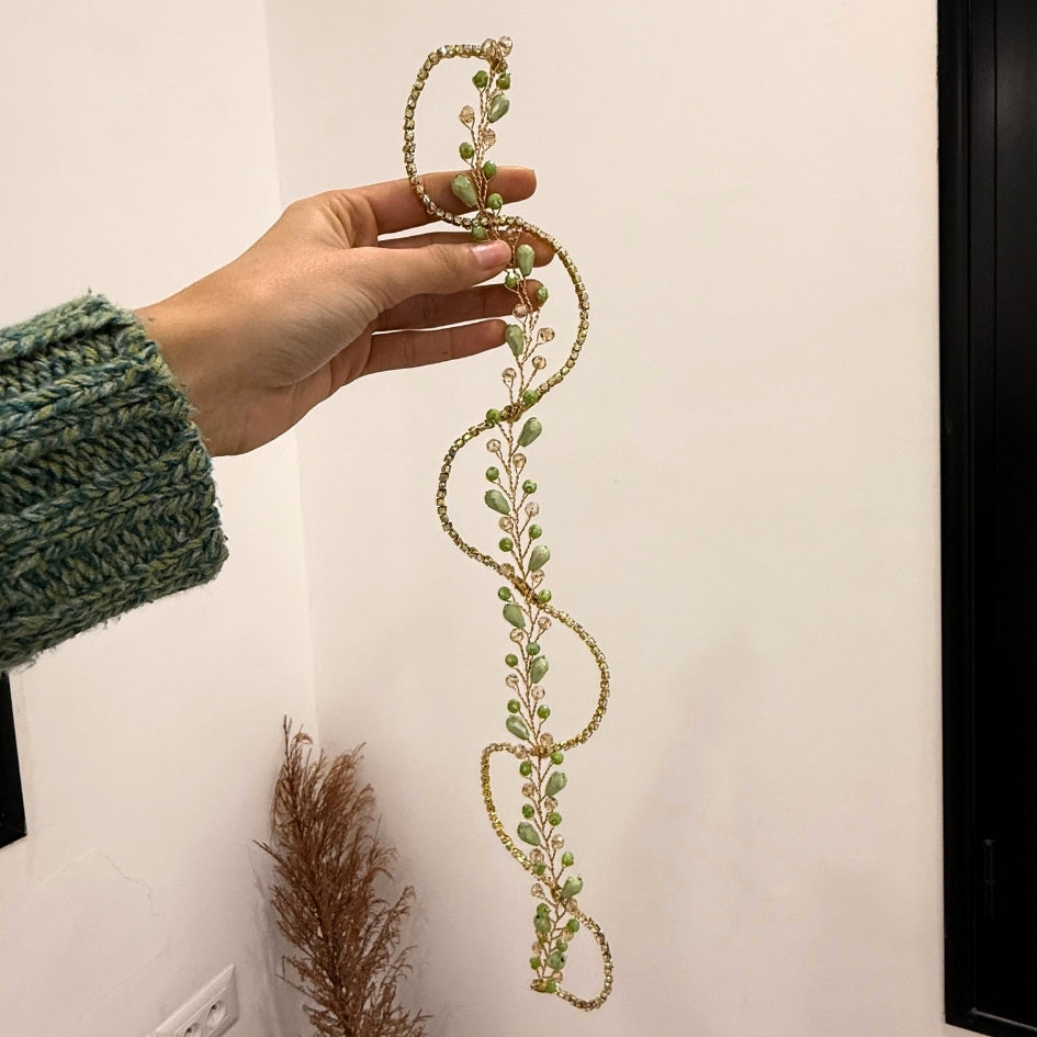 Broche de Mariage Vert Olive Ondulée et Dorée en Cristaux Artisanale