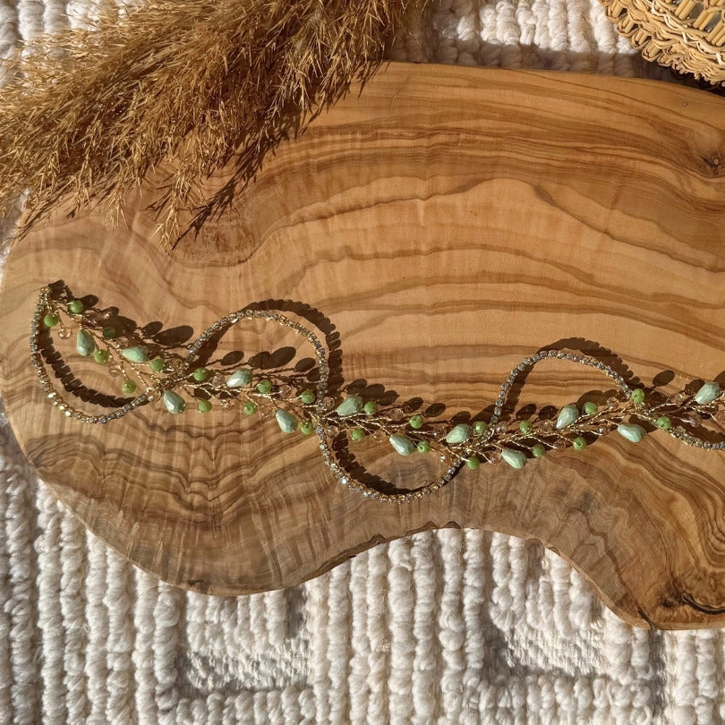 Broche de Mariage Vert Olive Ondulée et Dorée en Cristaux Artisanale