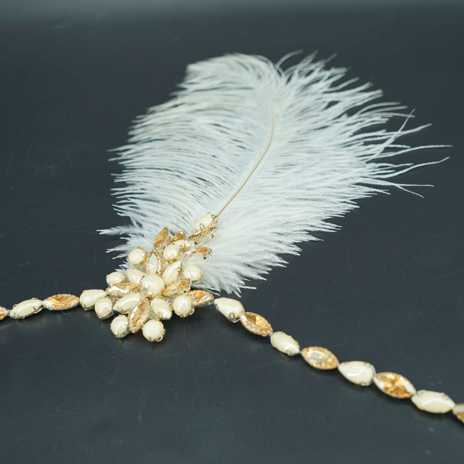 Bandeau Charleston Années 20 avec Plume Blanche et Perles