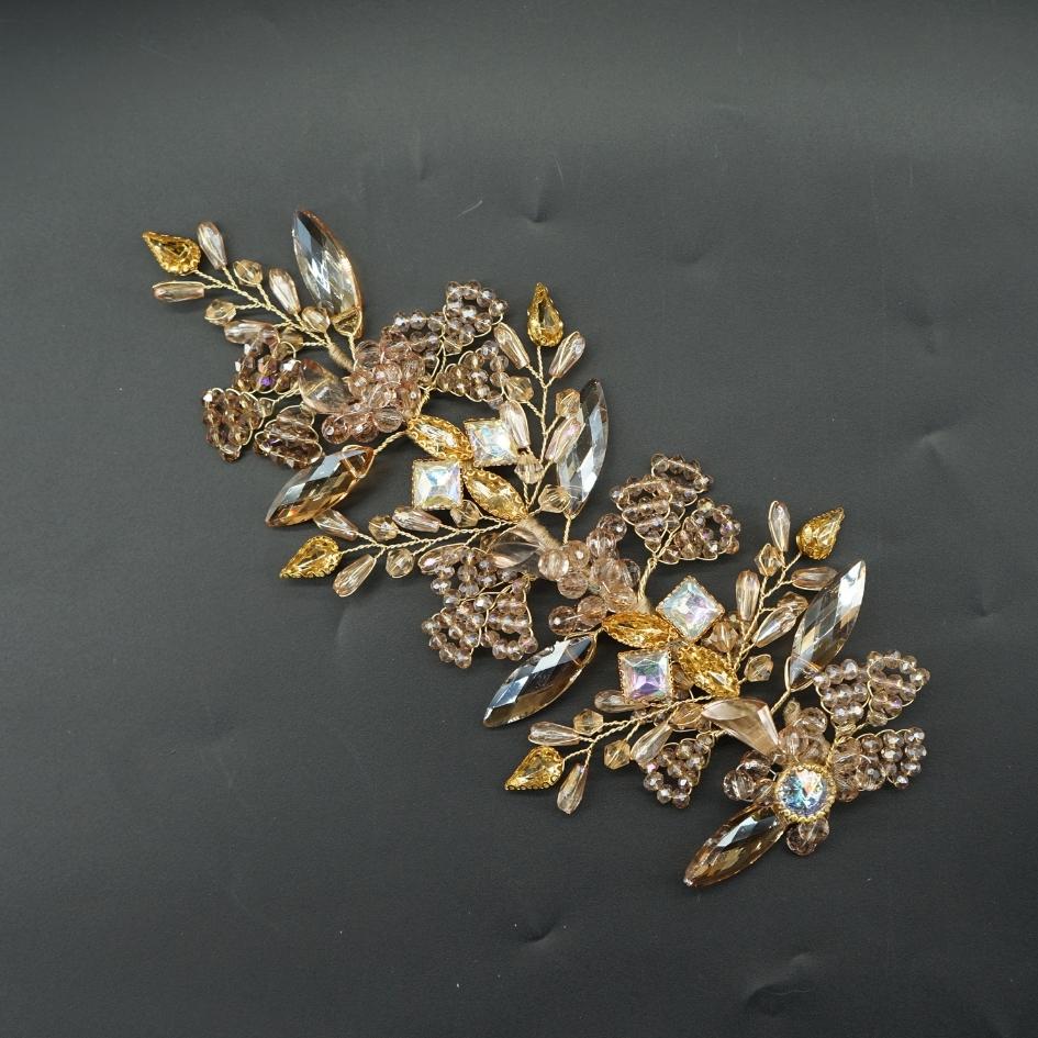 Bijou de tête mariage doré avec cristaux et perles scintillantes
