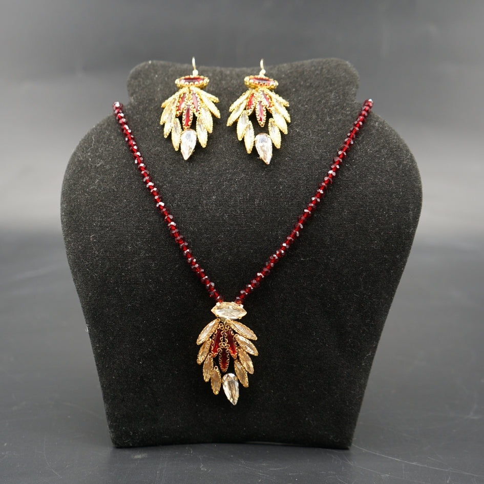 Bijou de cérémonie fait main collier et boucles rouges et dorées