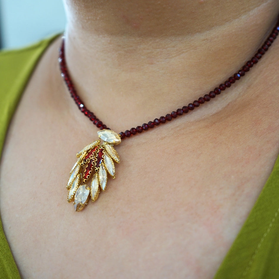 Bijou de cérémonie fait main collier et boucles rouges et dorées