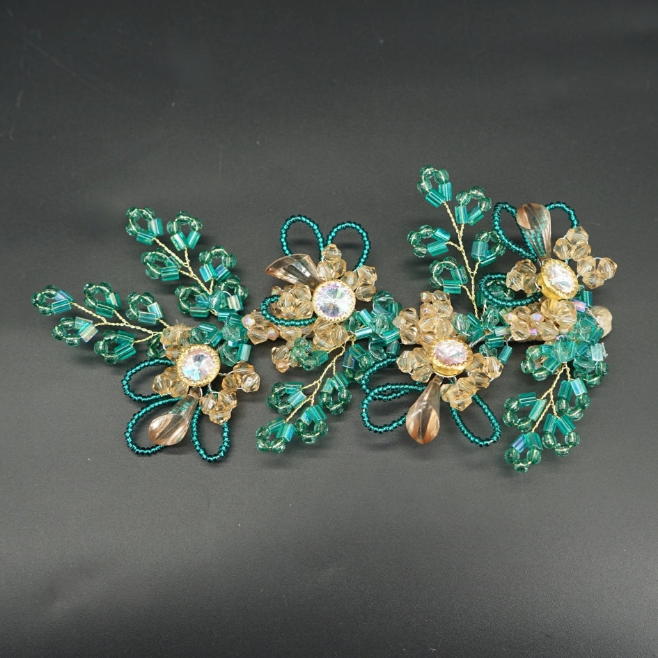 Bijou de cheveux vert doré – Fleurs et éclats nacrés