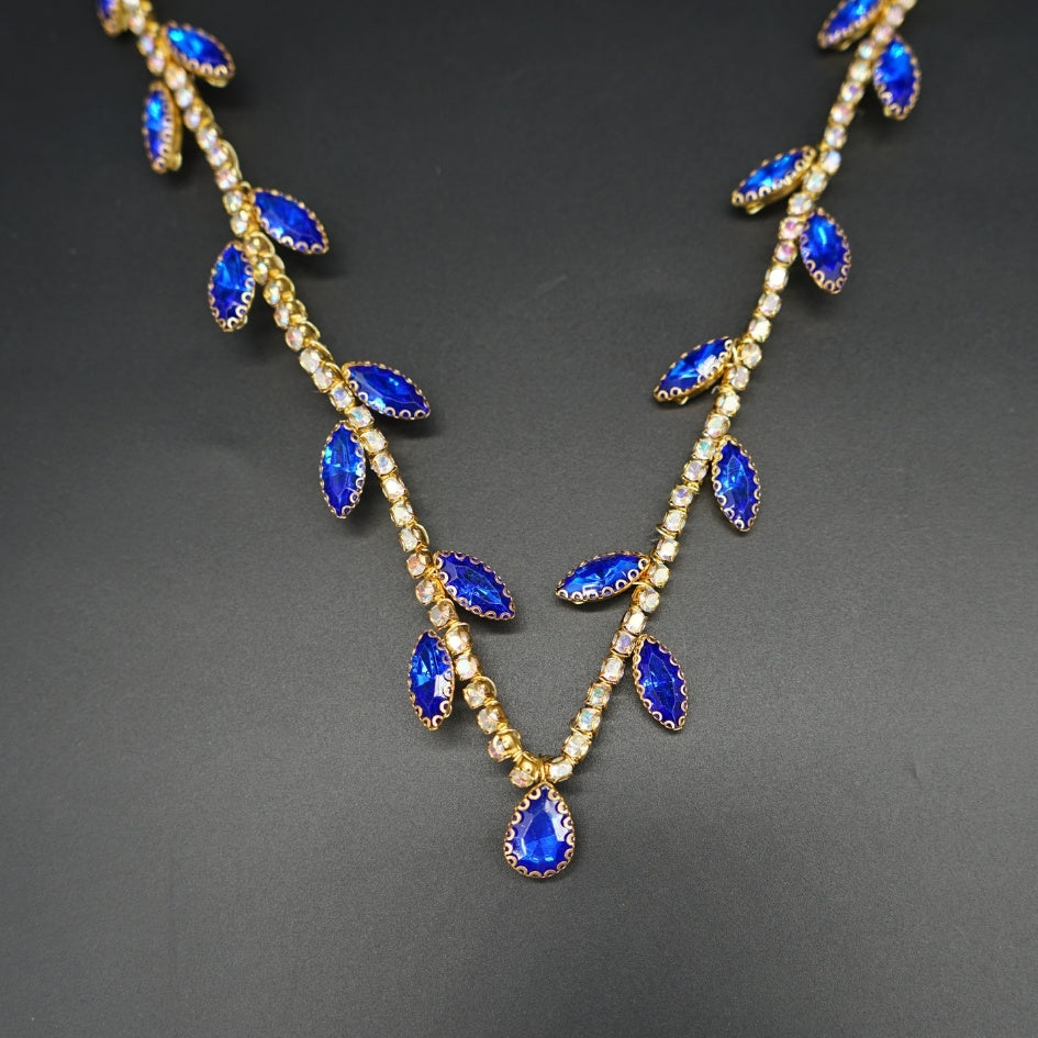Bijou de tête bleu roi pour mariée élégante style royal