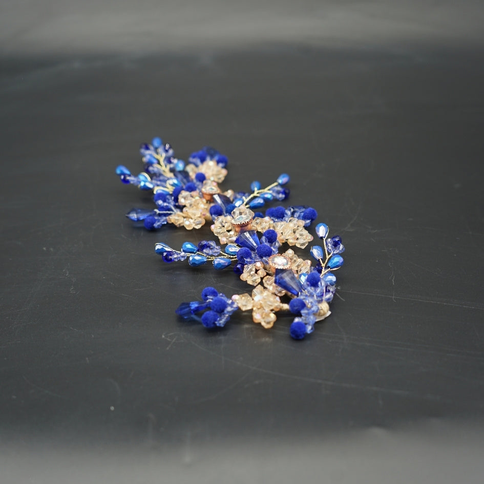 Bijou de tête floral bleu et doré avec cristaux et perles artisanales