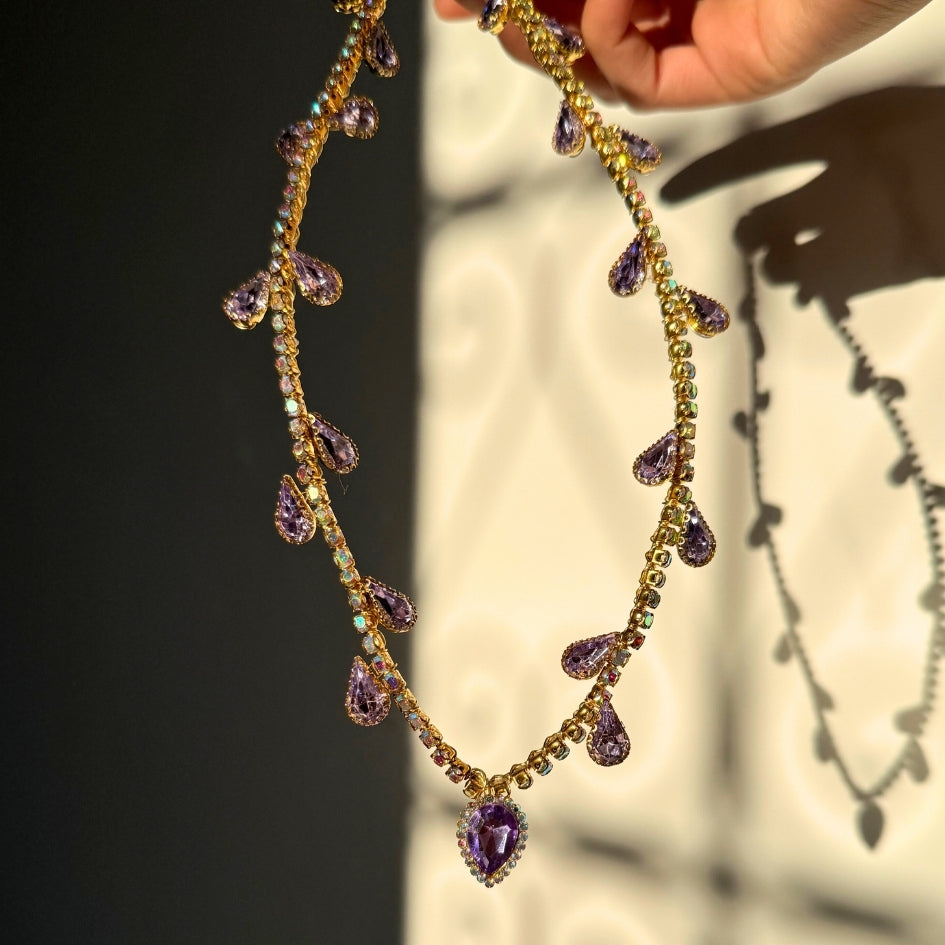 Bijou de tête violet pour mariée élégante style royal