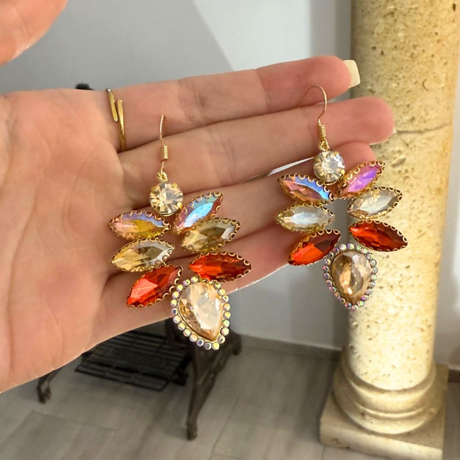 Boucles d’oreilles dorées et orange en strass scintillants
