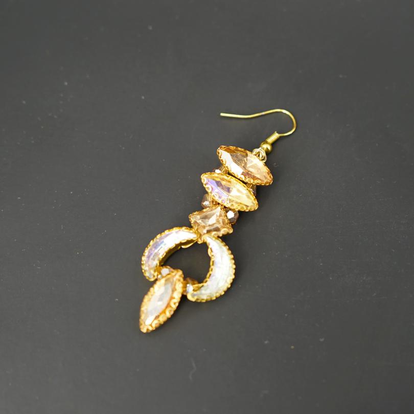 Boucles d'oreilles de mariée dorée forme de lune, boucles d'oreilles de mariée, boucles d'oreilles de mariage, boucles d'oreilles en cristal, boucles d'oreilles délicates