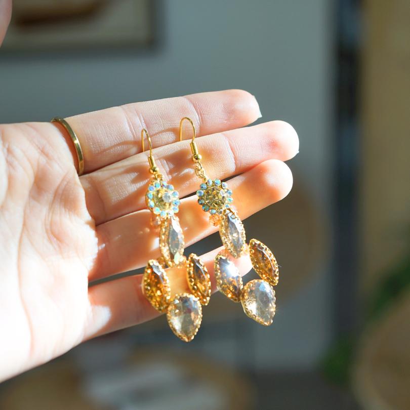 Boucles d'oreilles de mariée dorée forme de lune, boucles d'oreilles de mariée, boucles d'oreilles de mariage, boucles d'oreilles en cristal, boucles d'oreilles délicates