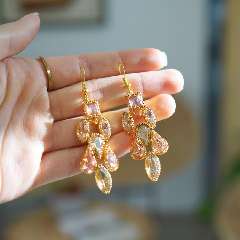 Boucles d'oreilles de mariée dorée, accessoires mariée, boucles d'oreilles de mariée, boucles d'oreilles de mariage, boucles d'oreilles en cristal, boucles d'oreilles délicates