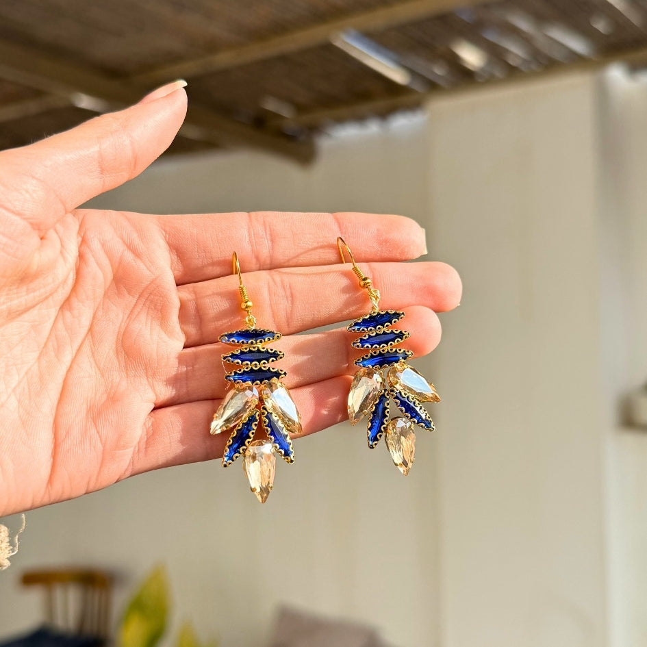 Boucles d'Oreilles Pendantes Élégantes avec Cristaux Bleus et Dorés
