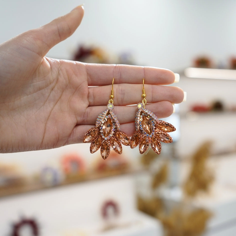 Couronne florale dorée pierres rose nude – Élégance féminine
