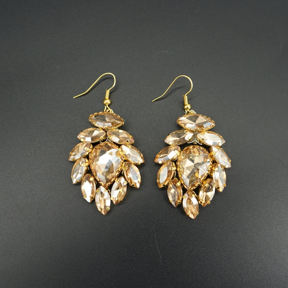 Boucles d'oreilles pendantes en strass doré – Bijou élégant pour soirée et mariage