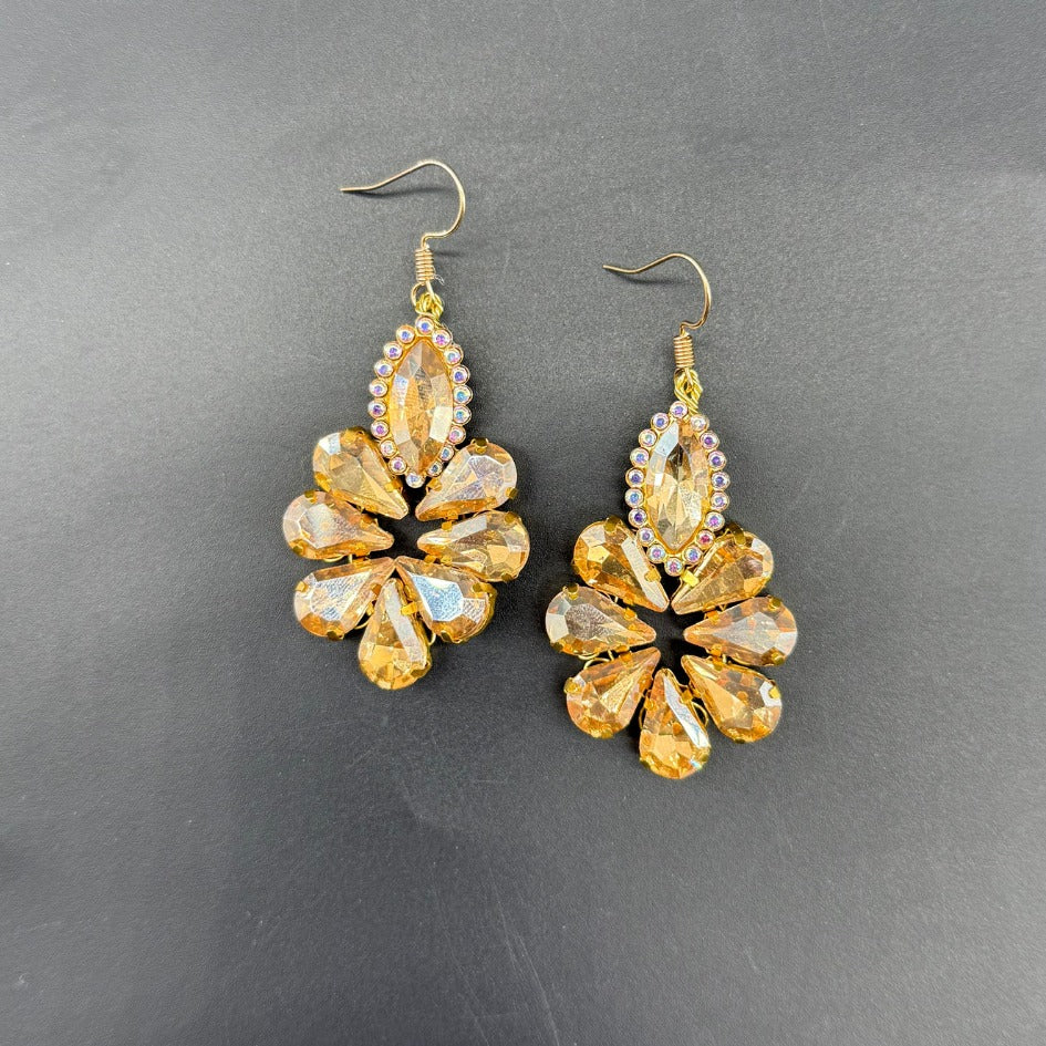 Boucles pendantes élégantes dorées feuilles