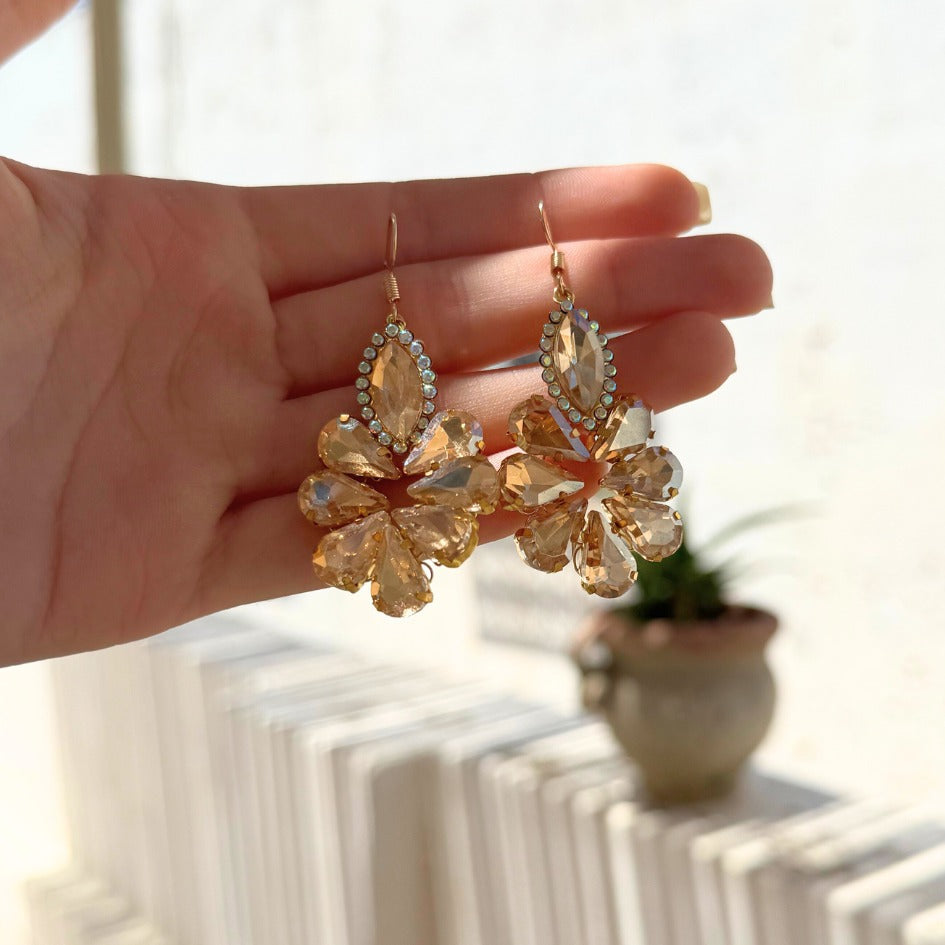 Boucles pendantes élégantes dorées feuilles