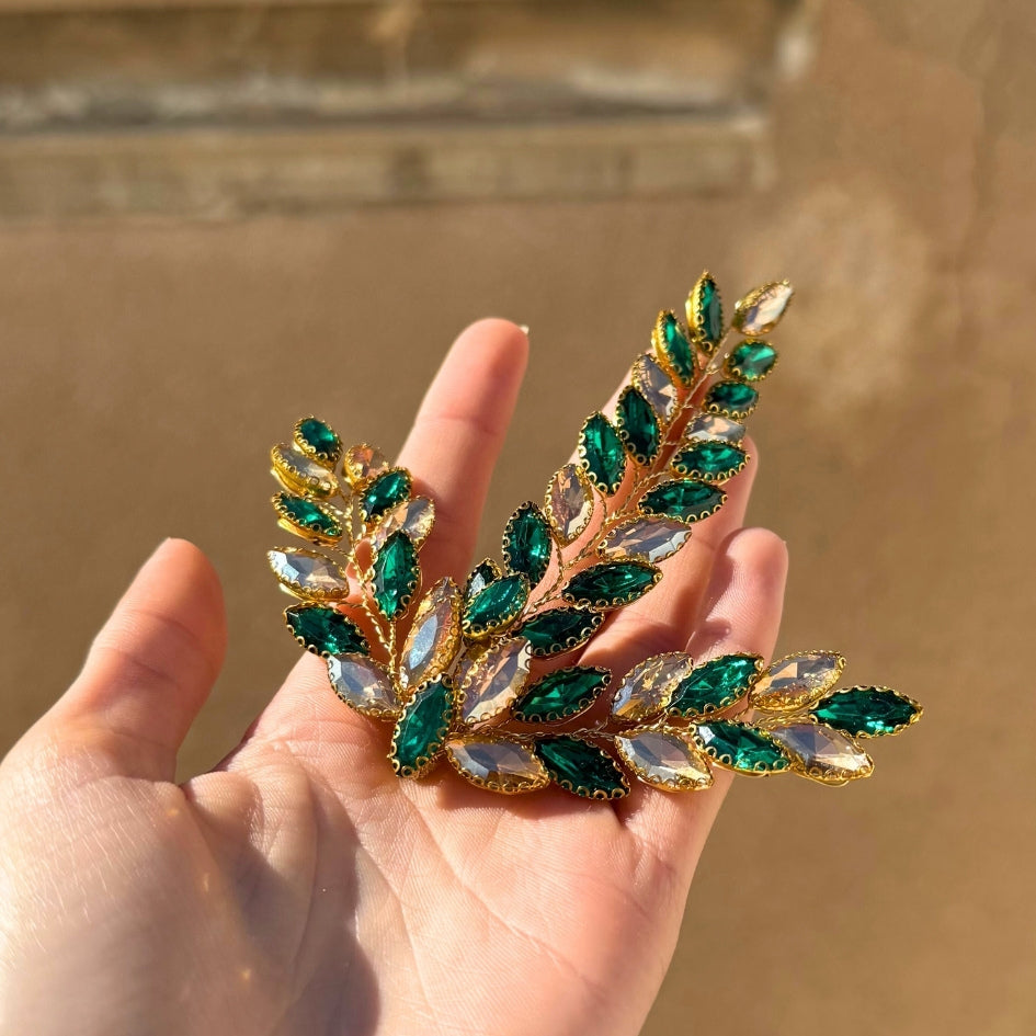 Broche Vintage Feuille en Cristaux Brillants Vert – Accessoire Chic et Élégant