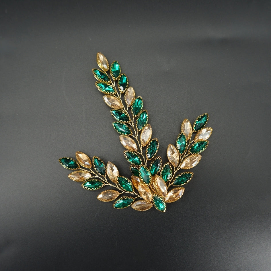 Broche Vintage Feuille en Cristaux Brillants Vert – Accessoire Chic et Élégant