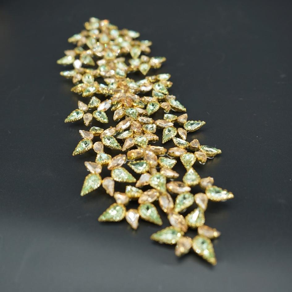 Broche Feuillage Doré et Cristaux Verts