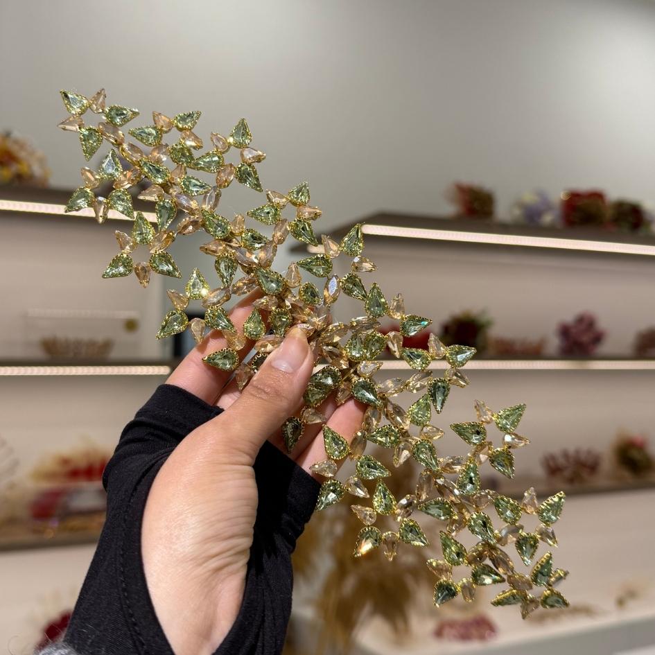 Broche Feuillage Doré et Cristaux Verts