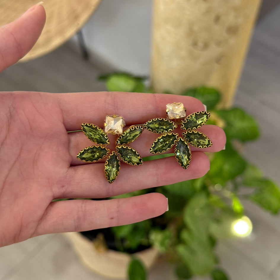 Broche avec boucle d'oreille de mariage vert