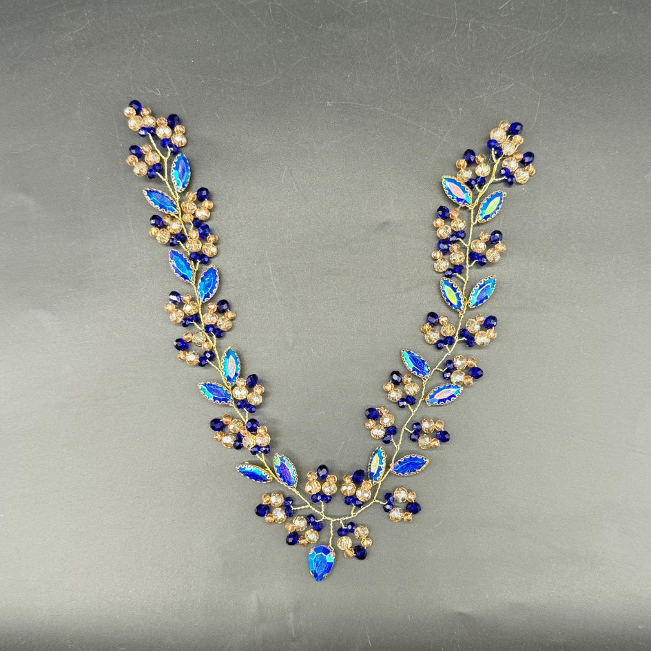 Broche bleu et doré style feuille avec cristaux et perles