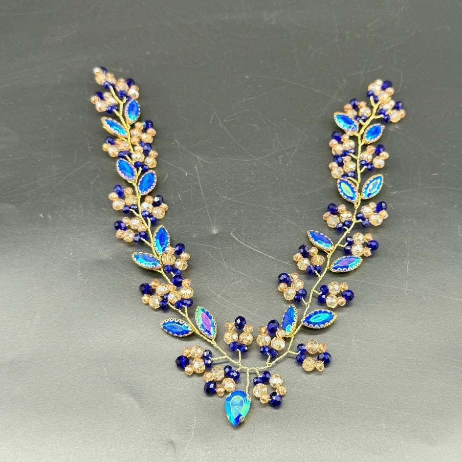 Broche bleu et doré style feuille avec cristaux et perles