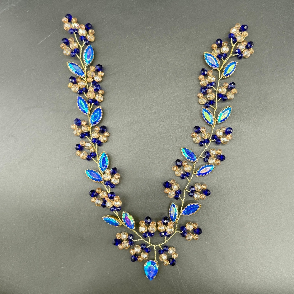 Broche bleu et doré style feuille avec cristaux et perles